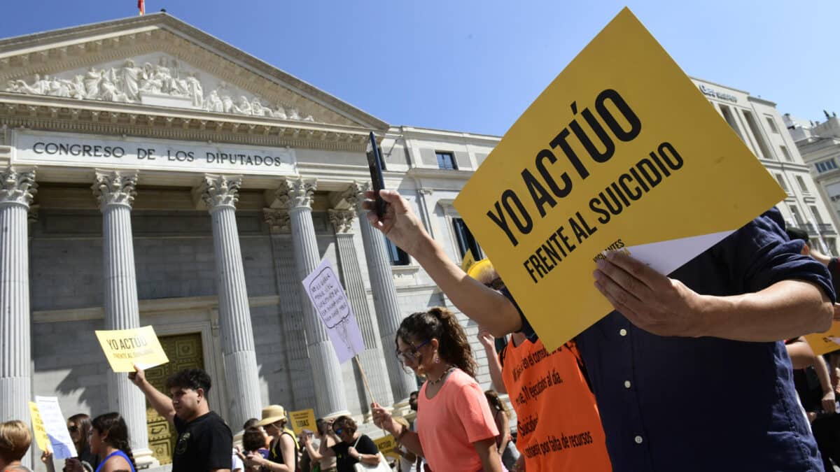Manifestación convocada por la plataforma Stop Suicidios en el Día Mundial de la Prevención del Suicidio, este domingo en Madrid.