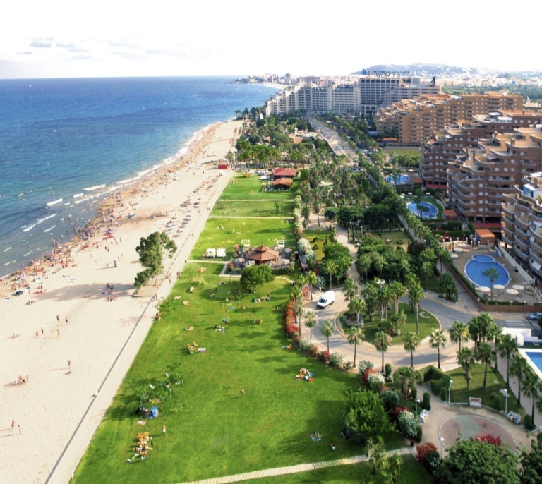 Marina d'Or cancela todas las reservas y cierra sus hoteles un mes antes de lo esperado