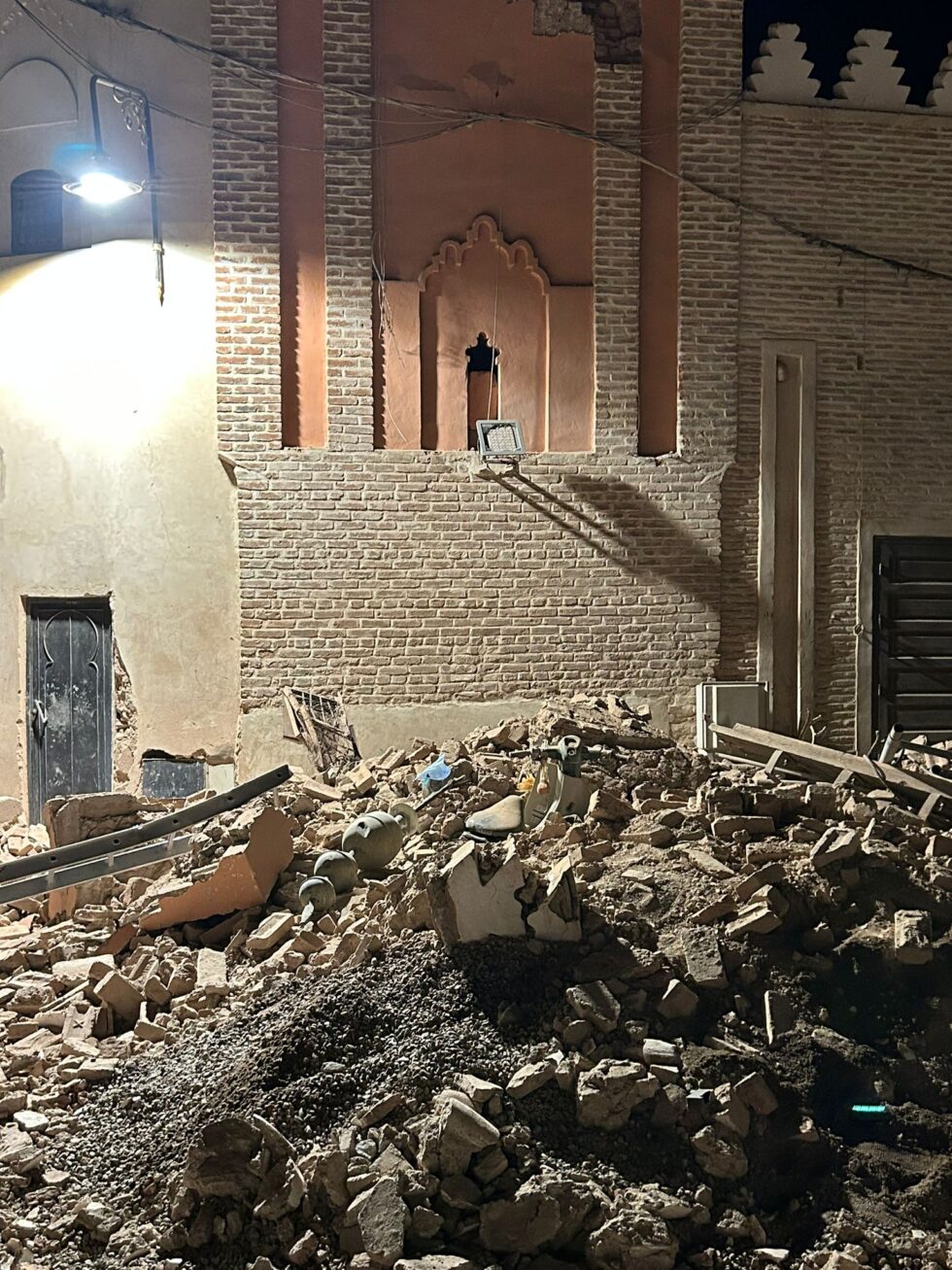 Escombros en un calle de Marrakech
