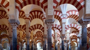 Un dron choca contra la Mezquita de Córdoba