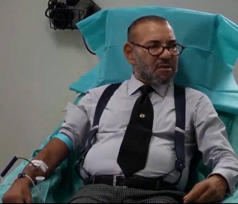 Mohamed VI dona sangre para los heridos en el terremoto.