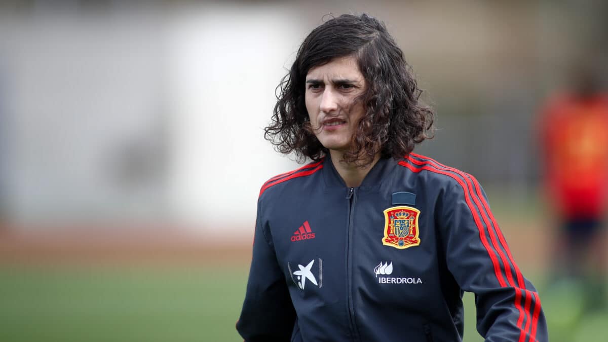 Montse Tome, entrenadora del equipo español femenino Promesas de España, durante el día de entrenamiento del equipo español femenino en la Ciudad del Fútbol de Las Rozas