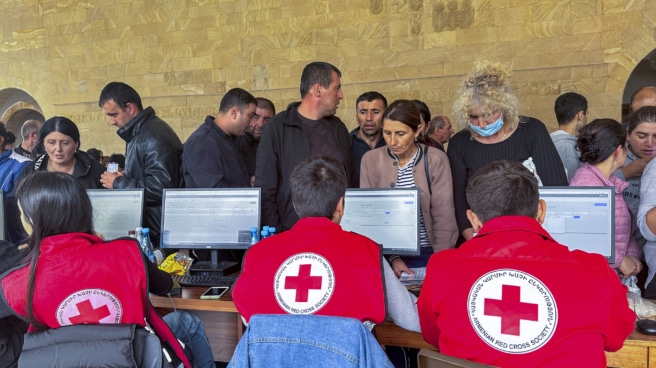 Azerbaiyán y Armenia acuerdan un alto el fuego en Nagorno Karabaj tras los últimos combates La ciudad armenia de Goris, a 250 kilómetros de Ereván, recibe miles de refugiados procedentes de Nagorno Karabaj, tras la explosión de un depósito de combustible en citada región