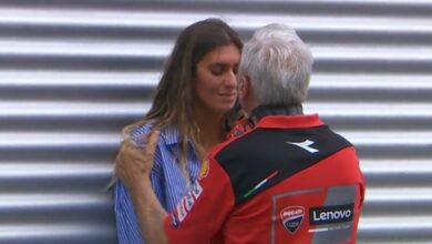 Se convierte en viral el vídeo en el que el Team Manager de Ducati calma a la novia de Bagnaia