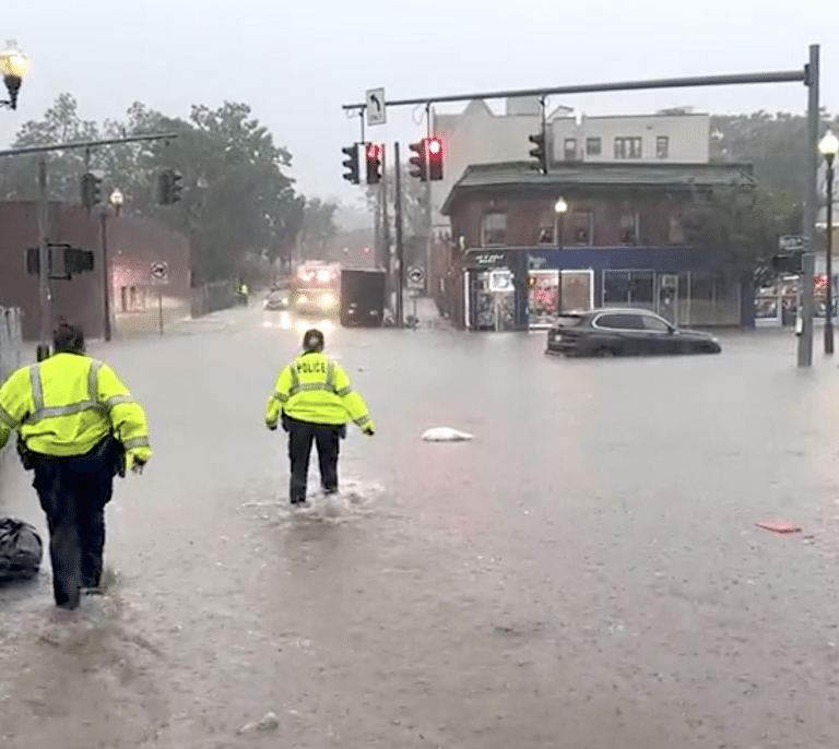 Nueva York, en estado de emergencia por inundaciones: calles, metros, autobuses y vuelos afectados