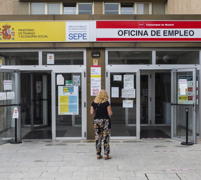El paro sube en 24.826 personas en agosto pero se sitúa en su nivel más bajo desde 2008
