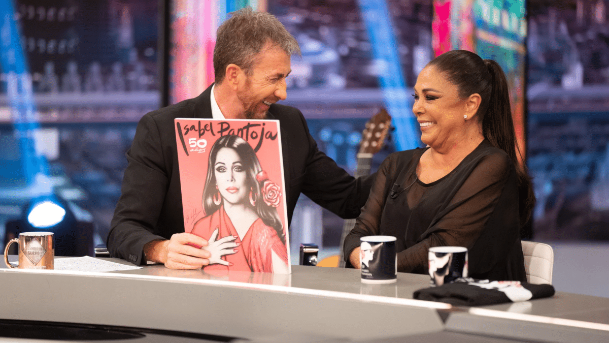 Pablo Motos e Isabel Pantoja durante el estreno de la 18ª temporada de 'El Hormiguero'