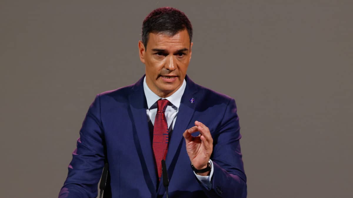 El presidente del Gobierno en funciones y líder socialista, Pedro Sánchez, interviene en un desayuno en el Ateneo de Madrid, donde aborda la situación política en el arranque de un curso muy complicado, marcado por el debate de investidura.