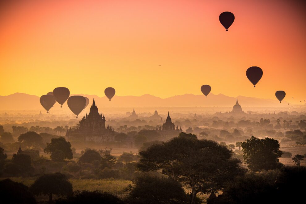 Las vistas de atardecer en Myanmar, que es uno de los países que cambiaron su nombre como ahora quiere India