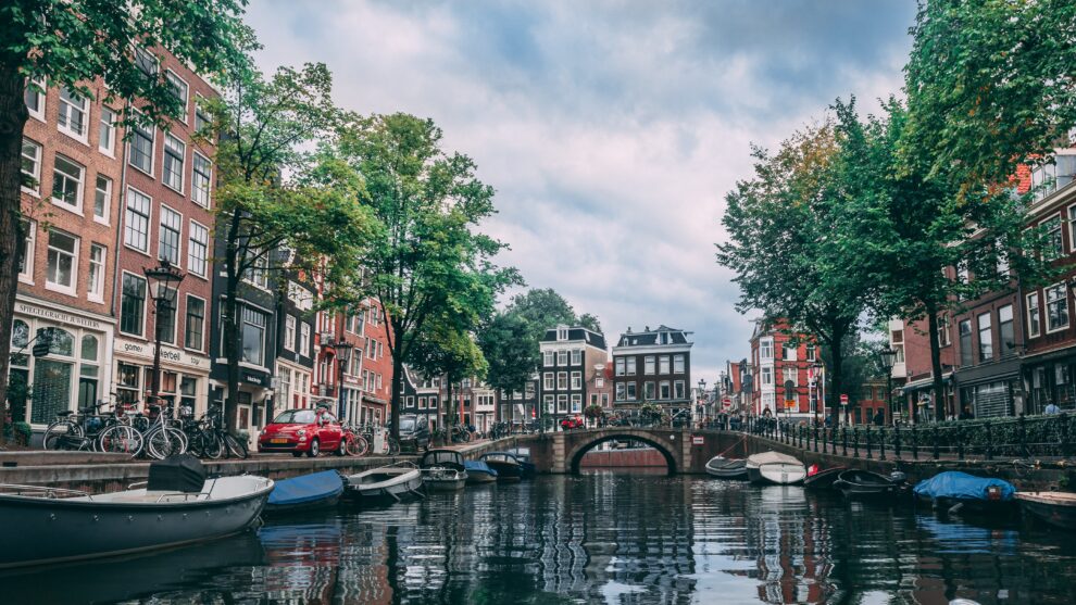 Las vistas de Amsterdam en Países Bajos, que es uno de los países que cambiaron su nombre como ahora quiere India