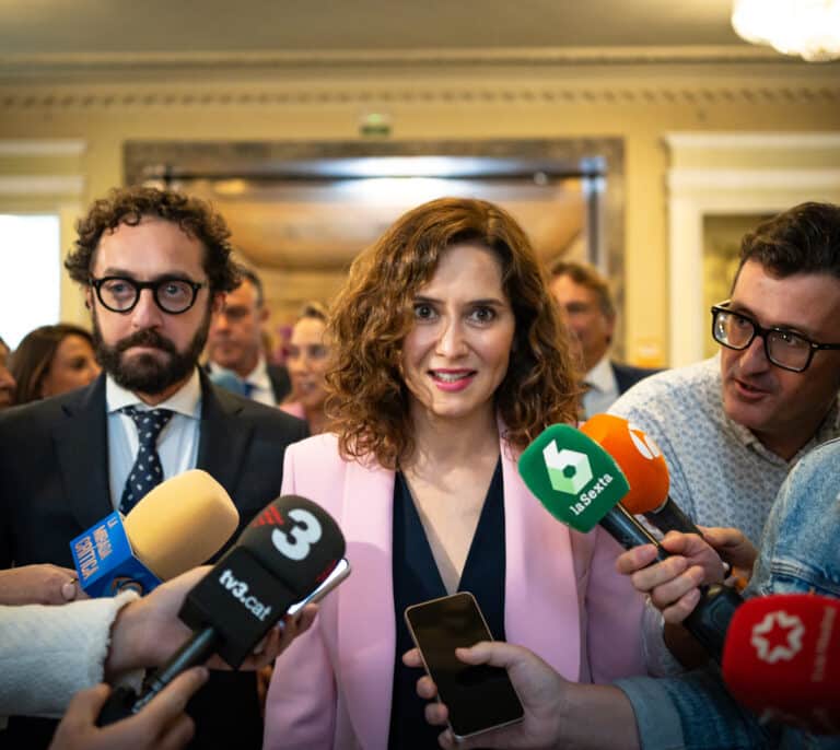 Ayuso tienta a Sánchez