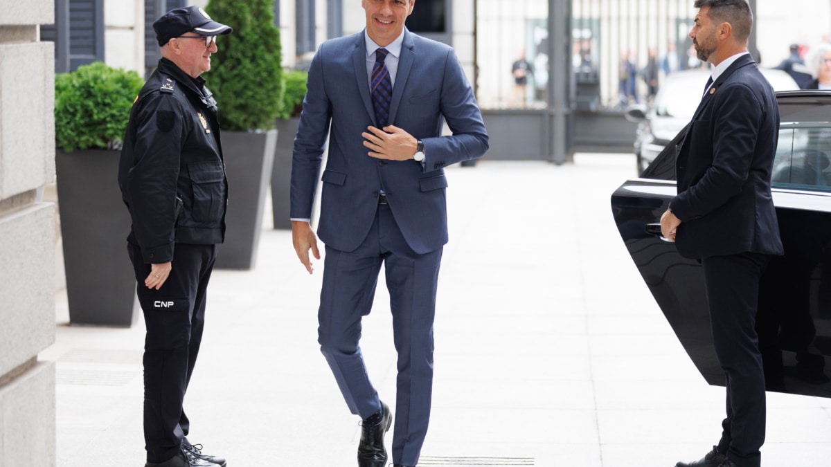 El presidente del Gobierno en funciones, Pedro Sánchez, a su llegada a una sesión plenaria, en el Congreso de los Diputados