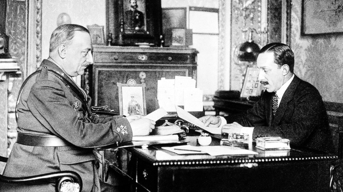 Miguel Primo de Rivera y el rey Alfonso XIII, durante su primer despacho tras el golpe.