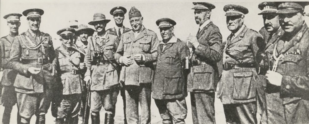 Con el general Sanjurjo y otros militares después del desembarco de Alhucemas, gran hazaña, sobre todo propagandística, del periodo primorriverista.