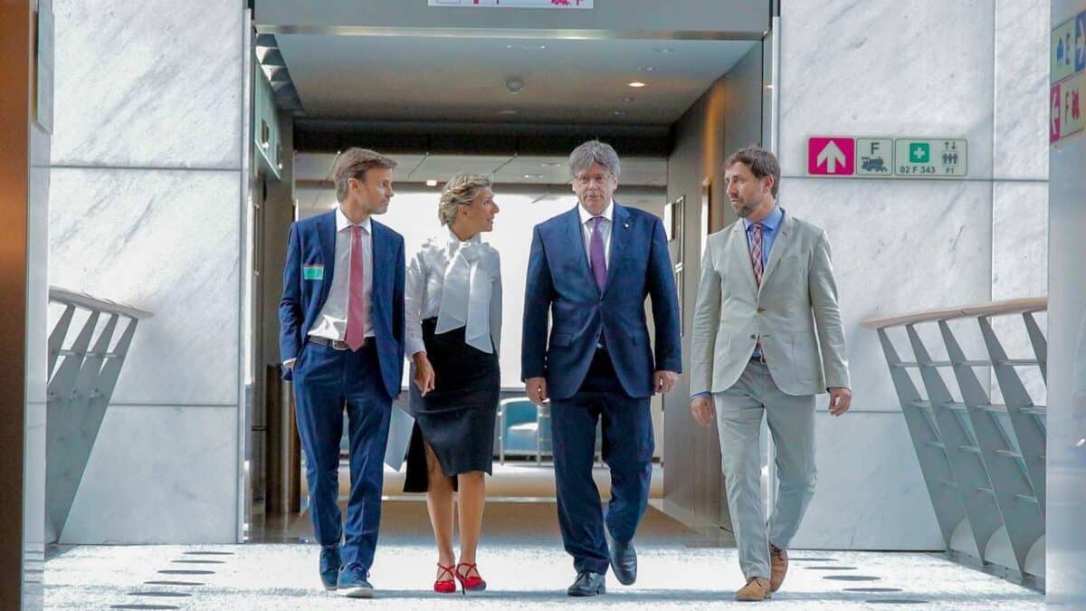 Puigdemont recupera el liderazgo independentista con ERC y la CUP como oyentes