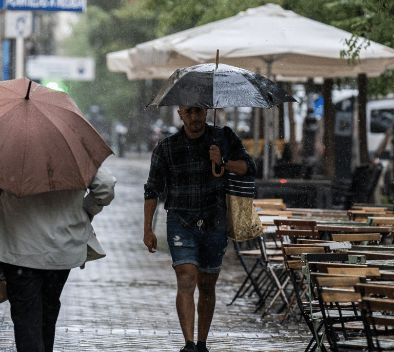 El paso del ex huracán Franklin por España dejará lluvias y tormentas durante el fin de semana