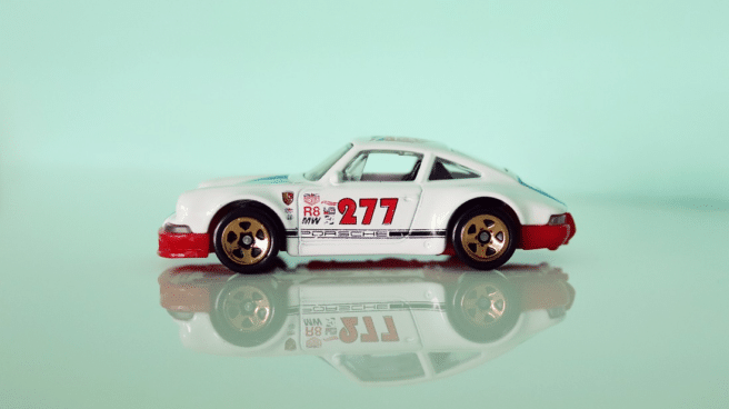 Ramos con 'Hot Wheels'- ¿qué se celebra el 30 de septiembre? Un coche de 'Hot Wheels' que marca una nueva tendencia en TikTok celebrada el 30 de septiembre como respuesta a flores amarillas