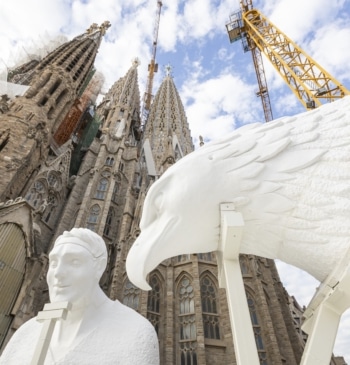 La Sagrada Familia completa las torres de los Evangelistas coronando las de Juan y Mateo