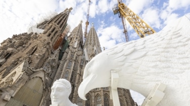 La Sagrada Familia completa las torres de los Evangelistas coronando las de Juan y Mateo