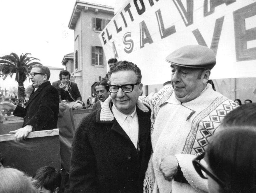 Salvador Allende junto a Pablo Neruda en una de sus campañas electorales.