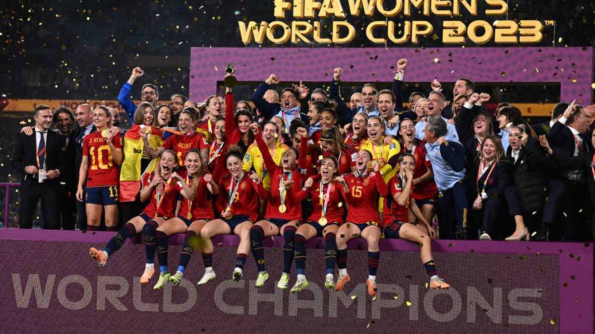 España celebra ganar la final de fútbol de la Copa Mundial Femenina de la FIFA 2023 entre España e Inglaterra en el Estadio Australia en Sydney