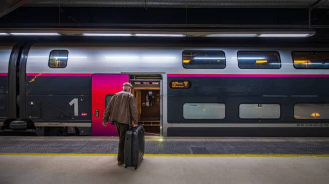 Tren de servicio de alta velocidad TGV InOu de SNFC Voyageurs. Tren de servicio de alta velocidad TGV InOu de SNFC Voyageurs.