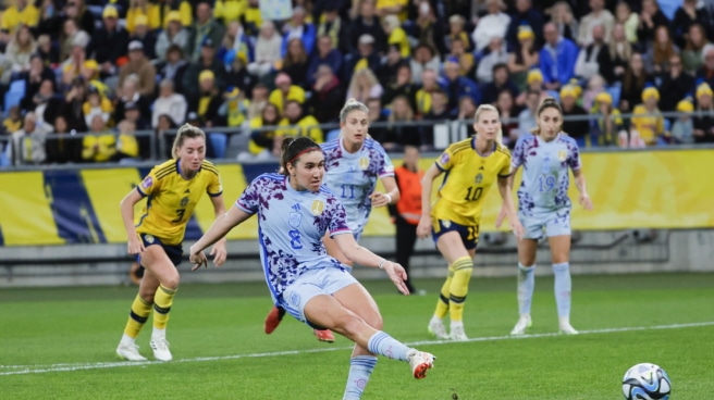 Un penalti de Mariona Caldentey en el minuto 96 le da la victoria a España frente a Suecia La española Mariona Caldentey marca un penalti durante el partido de fútbol de la Liga Femenina de Naciones de la UEFA entre Suecia y España