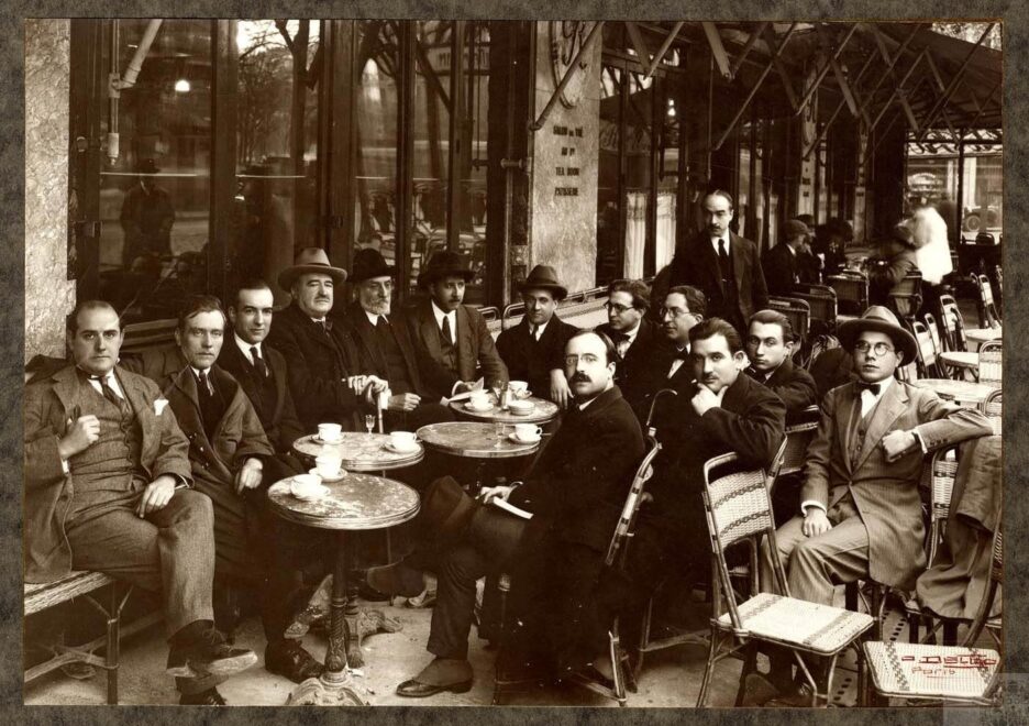 Reunión de exiliados españoles en el café La Rotonde presidida por Vicente Blasco Ibáñez y Unamuno, rodeados, entre otros, de Eduardo Ortega y Gasset, Carlos Esplá y el doctor Luna.