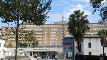 Un paciente ingresado por infección denuncia que un indigente entró a dormir  junto a él en el hospital