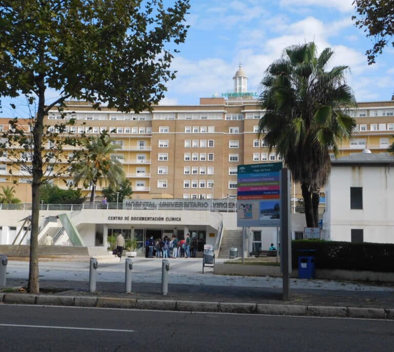Un paciente ingresado por infección denuncia que un indigente entró a dormir  junto a él en el hospital