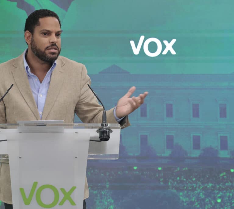 Vox pide al PP combatir el secesionismo y "dejar de mirarse el obligo" con actos de partido