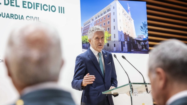 El ministro del Interior en funciones, Fernando Grande-Marlaska (c) inaugura este martes las nuevas instalaciones de la Dirección General de la Guardia Civil (Efe). El ministro del Interior en funciones, Fernando Grande-Marlaska (c) inaugura este martes las nuevas instalaciones de la Dirección General de la Guardia Civil (Efe).