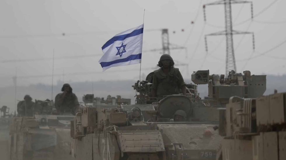 Tropas israelíes se concentran en la frontera con Gaza.