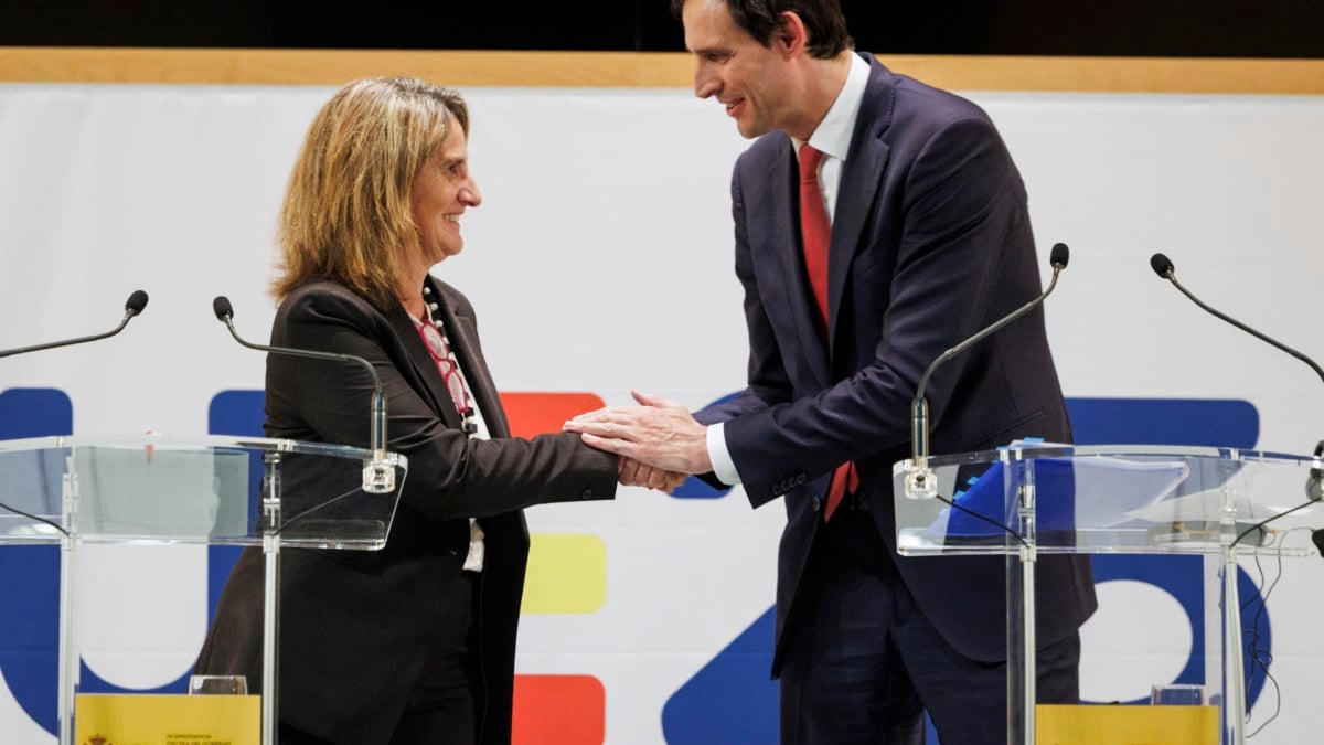 Teresa Ribera y Wopke Hoekstra en la rueda de prensa de este lunes, en la sede del Ministerio en Madrid