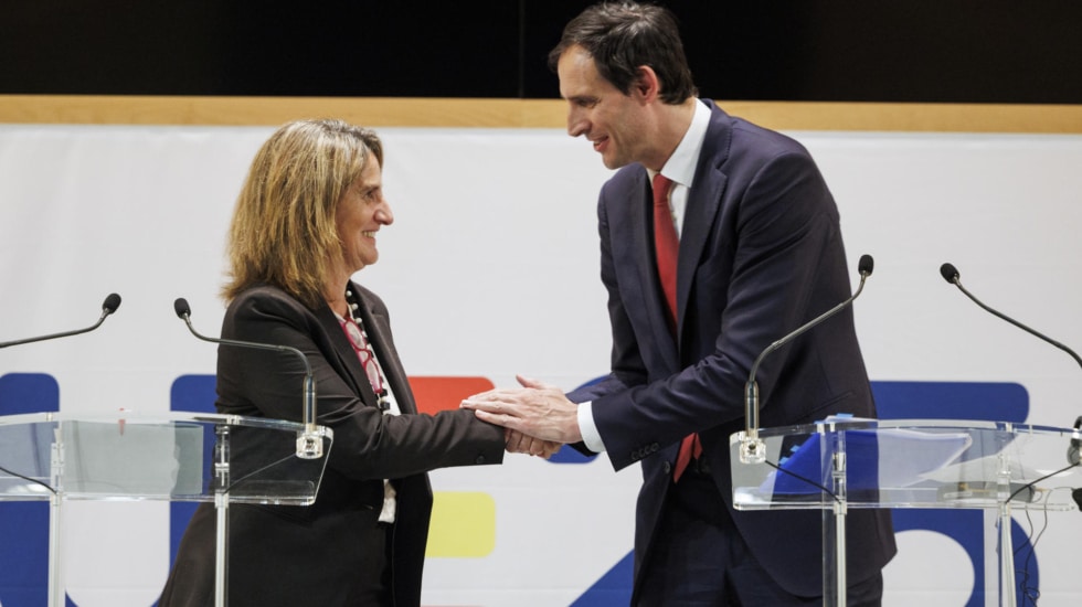 Teresa Ribera y Wopke Hoekstra en la rueda de prensa de este lunes, en la sede del Ministerio en Madrid