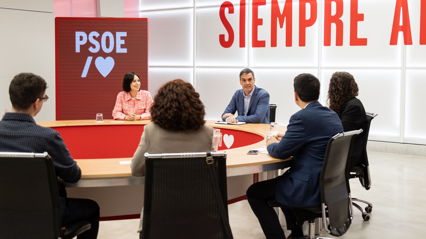 MADRID, 18/10/2023.-El secretario general y presidente del Gobierno en funciones, Pedro Sánchez, durante su reunión junto a la ministra de Ciencia e Innovación en funciones, Diana Morant, con representantes del sector de la ciencia, este miércoles en la sede del PSOE en Ferraz.-EFE/PSOE***SOLO USO EDITORIAL/SOLO DISPONIBLE PARA ILUSTRAR LA NOTICIA QUE ACOMPAÑA (CRÉDITO OBLIGATORIO)***