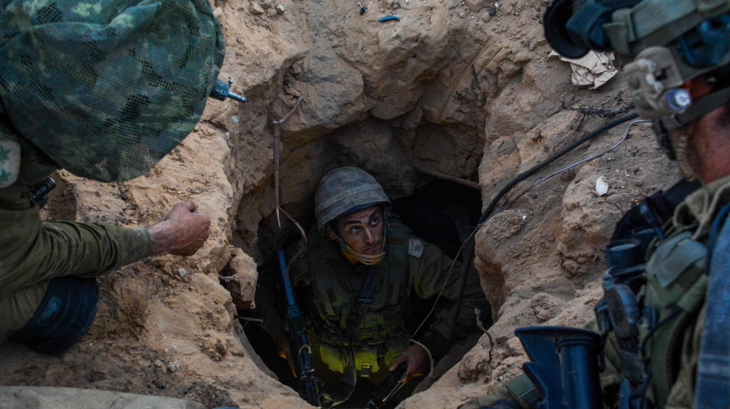 La brigada de paracaidistas de las FDI operando dentro de la Franja de Gaza en 2014 para encontrar e inutilizar los túneles "terroristas" de la red de Hamas