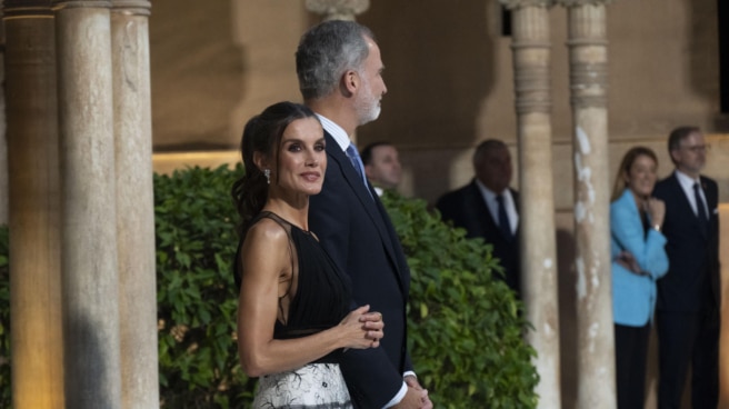 La reina Letizia destacó por su estilo y preparación en Granada La reina Letizia destacó por su estilo y preparación en Granada