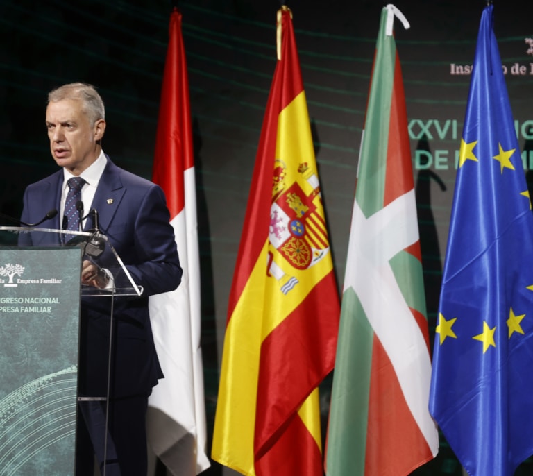 El Gobierno vasco pide a los empresarios disculparse por toser y murmurar cuando Urkullu habló en euskera