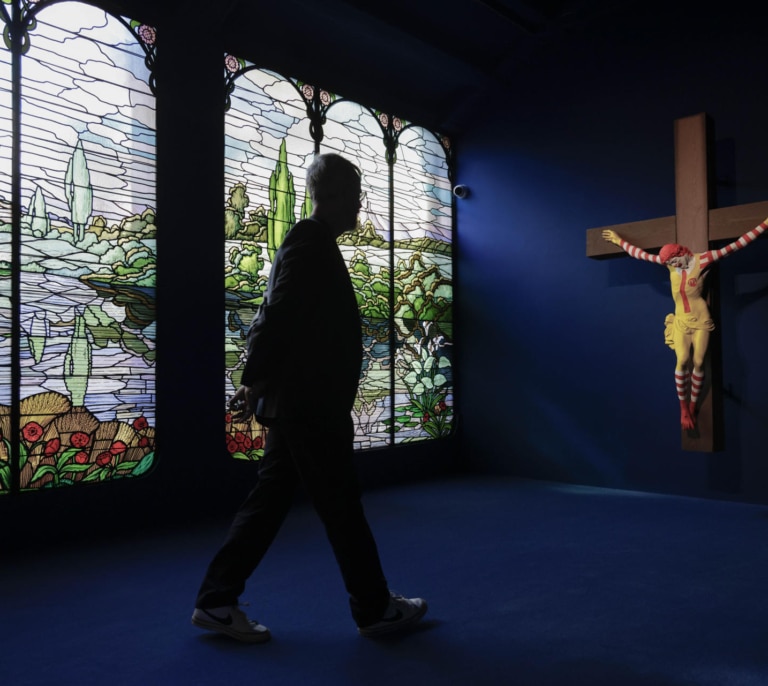 El socio de Roures se rodea de políticos independentistas en la apertura de su museo de arte censurado