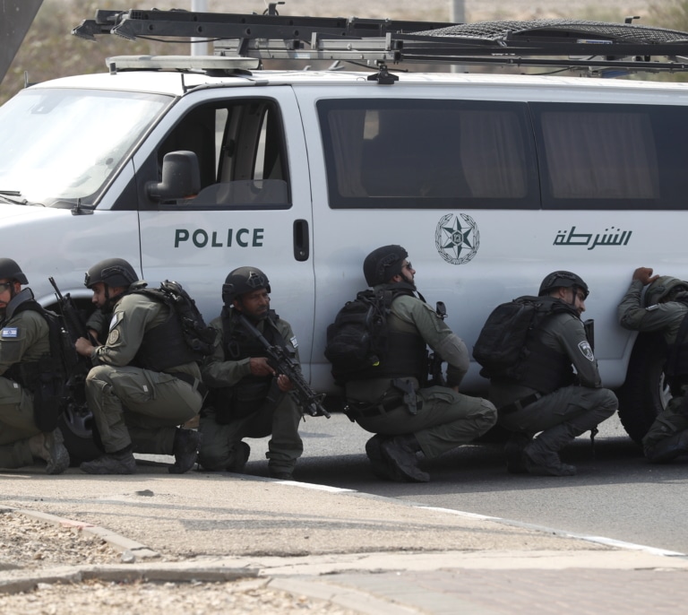 Israel anuncia la activación de una orden "de emergencia" para que los civiles se armen