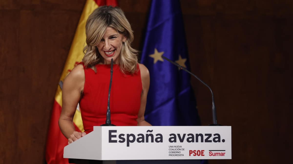 La líder de Sumar y ministra de Trabajo en funciones, Yolanda Díaz, durante una rueda de prensa ofrecida para informar sobre el acuerdo para formar Gobierno en Madrid, este martes.
