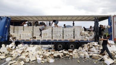 Transportistas y agricultores exigen al Gobierno que les defienda del sabotaje francés: "Llevamos 50 años así"