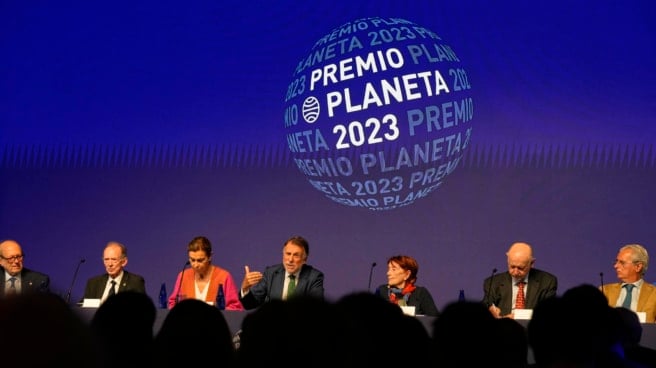 El presidente del Grupo Planeta, José Crehueras, en el centro, durante la rueda de prensa en la que se dan a conocer detalles de las diez obras finalistas del LXXII Premio Planeta,. El presidente del Grupo Planeta, José Crehueras, en el centro, durante la rueda de prensa en la que se dan a conocer detalles de las diez obras finalistas del LXXII Premio Planeta,.
