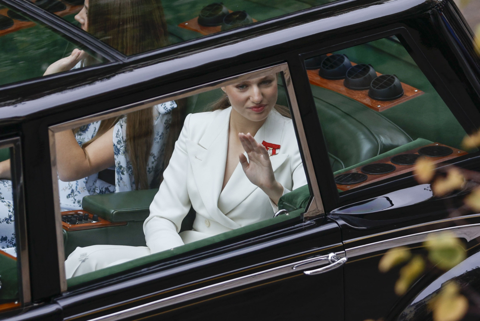 La Princesa Leonor se dirige al Congreso.