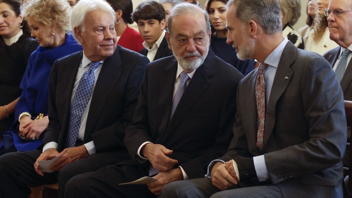 González, Slim y Felipe VI, en la entrega del premio al empresario mexicano.