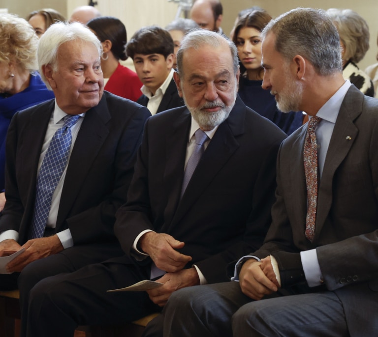 Carlos Slim defiende el legado español en México junto al Rey y Felipe González