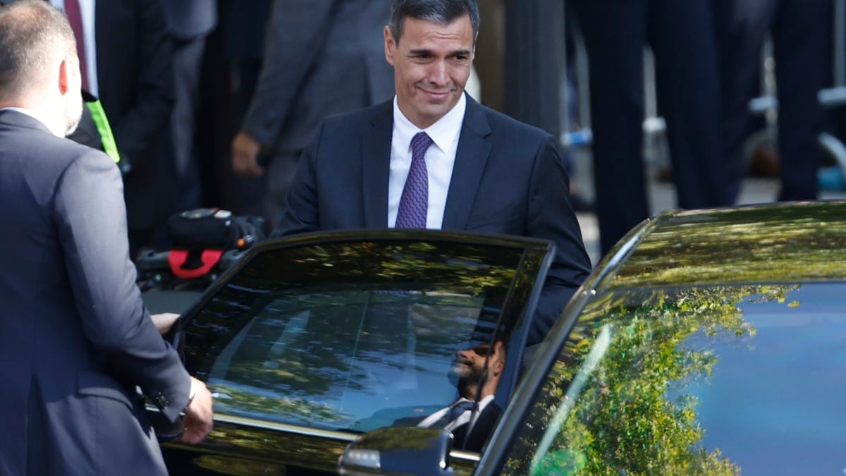 El presidente del Gobierno, Pedro Sánchez, después del desfile del Día de la Fiesta Nacional en Madrid