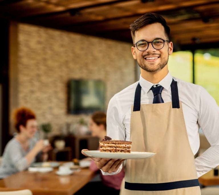El sector turístico demanda la profesionalización de los trabajadores: más de la mitad carecen de un título relacionado con su trabajo