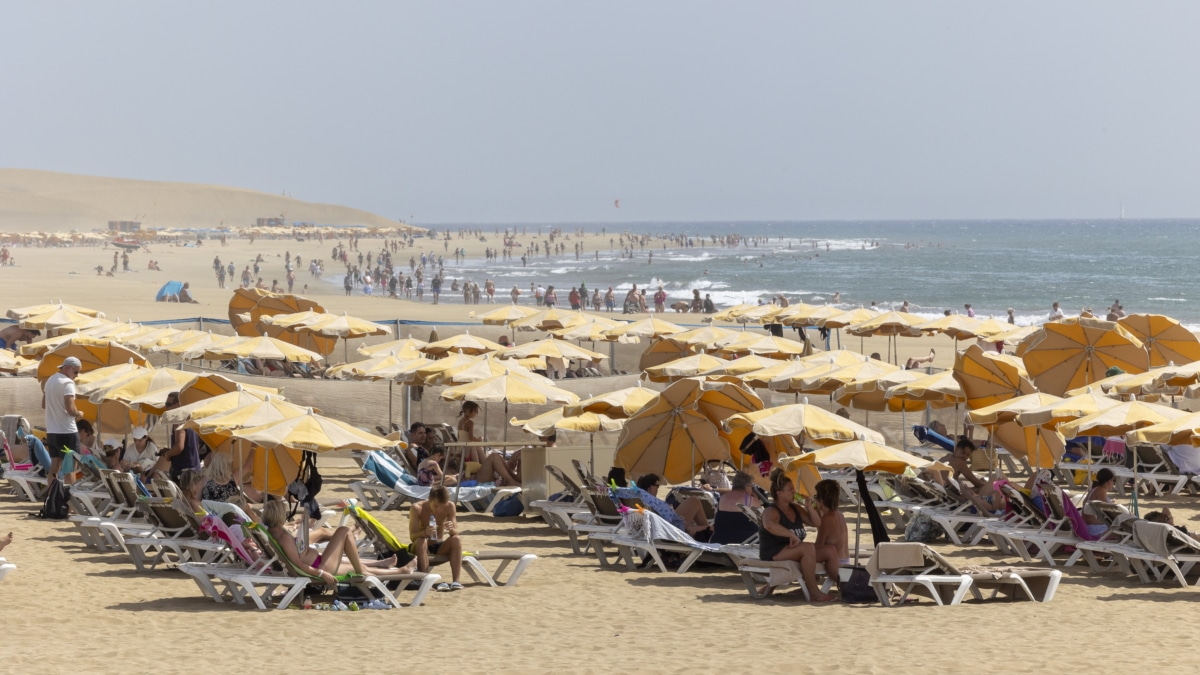 Canarias afronta aviso naranja por calor una jornada atípica de otoño que ha comenzado con los termómetros marcando 36 grados ya desde la madrugada.